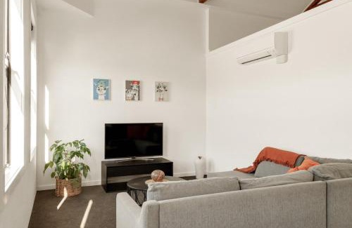 Gisborne Apartment | NEW - Middle of CBD Fresh 1BR Apt!