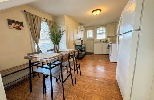 Manchester Apartment | Pet-Friendly MHT Retreat: Modern 1BR for Your Getaway