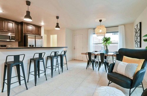 Moab South Valley House | Modern Moab Townhome with Pool, Hot Tub & Ocean Views