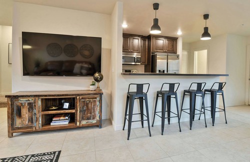 Moab South Valley House | Modern Moab Townhome with Pool, Hot Tub & Ocean Views