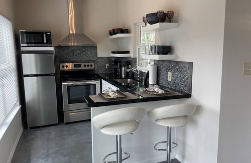 Blanco House | Modern Container Retreat with Hot Tub & Wine Tasting Nearby