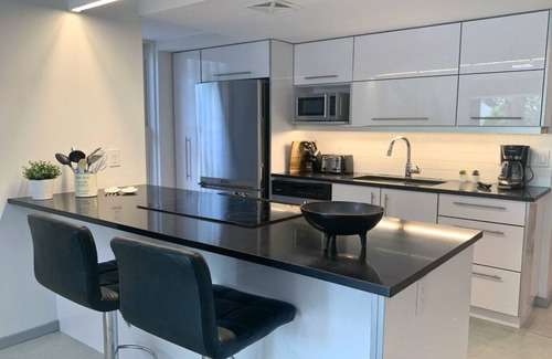Winnipeg Condo | Modern 2BR Condo in Osborne Village - Guest Rated 10/10