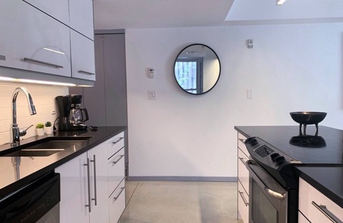 Winnipeg Condo | Modern 2BR Condo in Osborne Village - Guest Rated 10/10