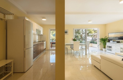 Babin Kuk Apartment | Modern 2-Bedroom Apartment with Terrace & Ocean Views