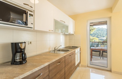 Babin Kuk Apartment | Modern 2-Bedroom Apartment with Terrace & Ocean Views
