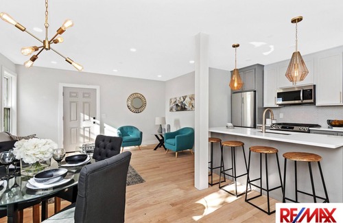 Washington Park Condo | Stylish 2Bd Condo Near Boston Hospitals - Family Friendly Stay