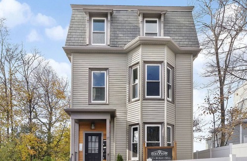 Washington Park Condo | Stylish 2Bd Condo Near Boston Hospitals - Family Friendly Stay