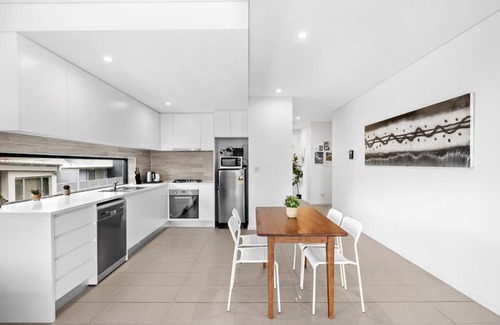 Homebush Apartment | Modern 2BR Apartment in Homebush - Sleeps 6 Comfortably