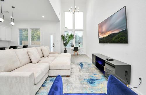 Southeast Houston House | Modern 3BR/2BA Retreat Near Downtown with Family Amenities