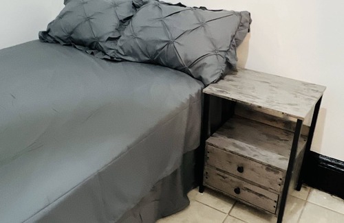 Queens House | Modern 4-Bed Apartment in Trendy Queens Near AirTrain