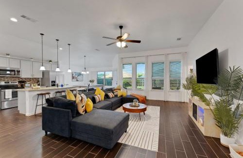 Grand Prairie House | New Modern Bohemian Home Minutes from Epic Waters Indoor Park, Andretti Indoor Karting & Games, AT&T Stadium, Globe Life, Six Flags, Texas Life