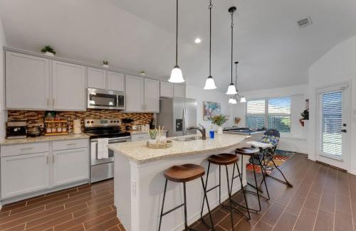 Grand Prairie House | New Modern Bohemian Home Minutes from Epic Waters Indoor Park, Andretti Indoor Karting & Games, AT&T Stadium, Globe Life, Six Flags, Texas Life