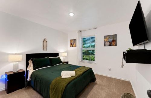 Grand Prairie House | New Modern Bohemian Home Minutes from Epic Waters Indoor Park, Andretti Indoor Karting & Games, AT&T Stadium, Globe Life, Six Flags, Texas Life