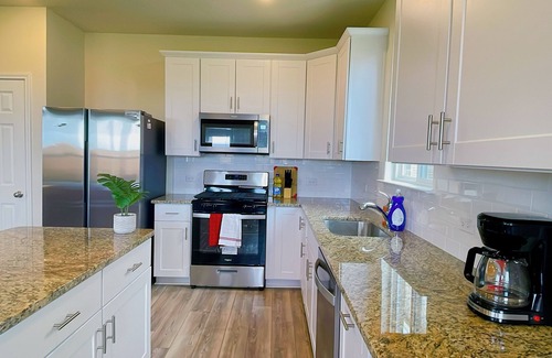 Fort Worth House | Modern Home with Large Backyard - Pet Friendly Escape