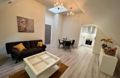 Whittington Apartment | Modern 2-Bed Apartment with Free Parking & Child-Friendly