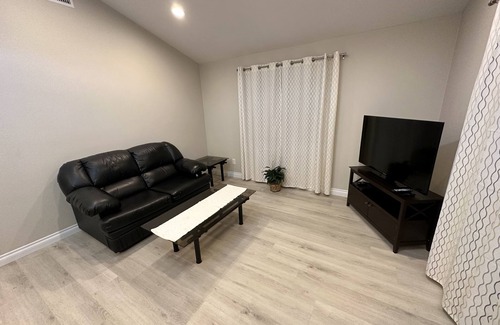 Westmont House | Modern Family Getaway with Spa and Hot Tub Amenities