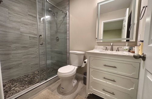 Westmont House | Modern Family Getaway with Spa and Hot Tub Amenities