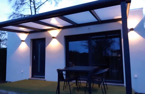 Heinkenszand House | Modern Holiday Home in a Peaceful Park with Pool & Lake View