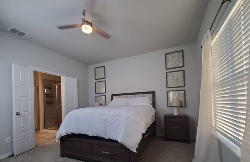 Converse House | Modern Home Near Downtown & Pearl Brewery - Guest Rated 9.6