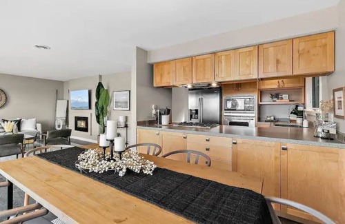 Des Moines House | Modern Home with Ocean Views & Hot Tub | Guest Rated 10/10