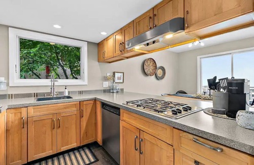 Des Moines House | Modern Home with Ocean Views & Hot Tub | Guest Rated 10/10