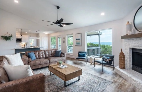 Lago Vista House | Modern Lake House with Private Pool and Breathtaking Views