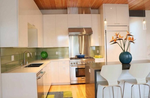 Snail House | Modern Home with Kitchen in Silicon Valley Awaits You
