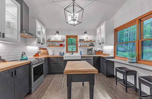 Old Timberline House | NEW! Modern Mountain Retreat Near Dolly Sods & Skiing
