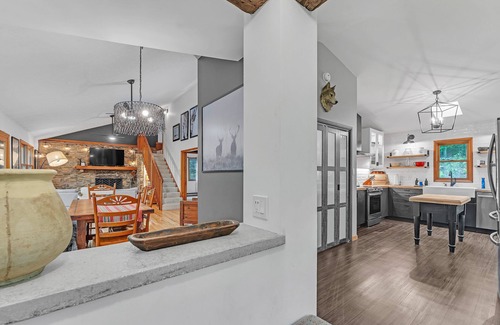 Old Timberline House | NEW! Modern Mountain Retreat Near Dolly Sods & Skiing