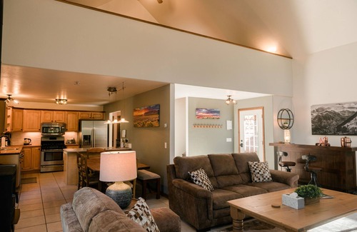 Ouray House | Discover a Modern Mountain Retreat with Backyard Patio!
