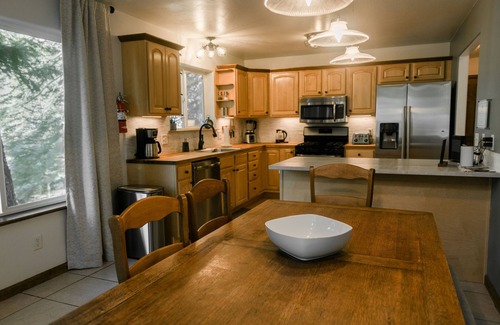 Ouray House | Discover a Modern Mountain Retreat with Backyard Patio!