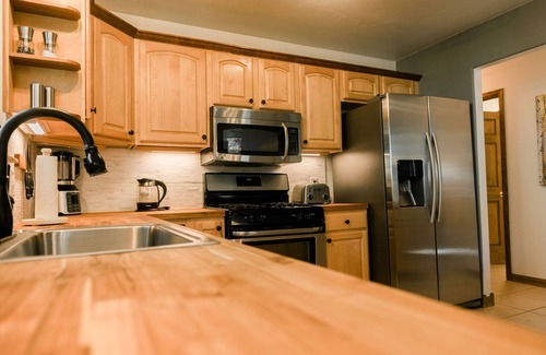 Ouray House | Discover a Modern Mountain Retreat with Backyard Patio!