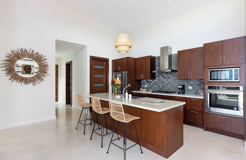 Playa Hermosa House | Experience Oceanfront Bliss at Casa Plumnelly in Playa Hermosa