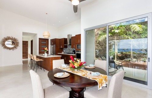 Playa Hermosa House | Experience Oceanfront Bliss at Casa Plumnelly in Playa Hermosa