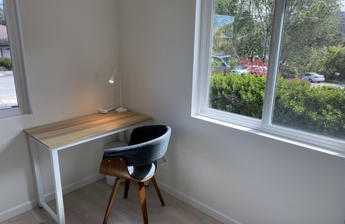 Belmont Apartment | Modern Private Studio with Kitchen in a Quiet Setting