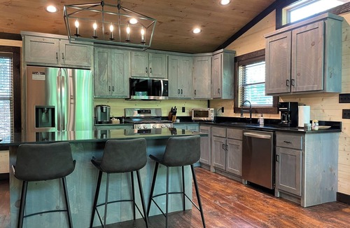 Cherry Log Cabin | Modern Rustic Retreat in Aska Adventure Area with Hot Tub