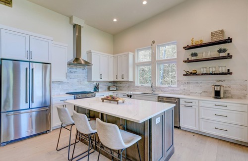 Mineral Bluff Cabin | Modern Rustic Retreat Near Blue Ridge with Hot Tub & Spa