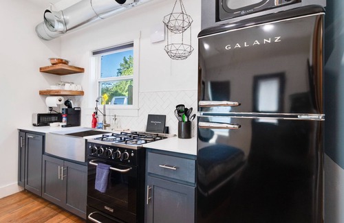 Freetown - Port Rico Apartment | Modern Studio with Pool, Spa & Free Parking - Guest Rated 10/10