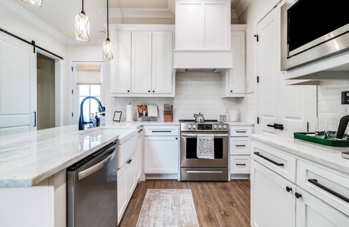 Lafayette House | Modern Townhome with Cajun Flair in Lafayette's Heart