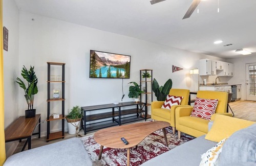 Griffin Heights House | Modern Townhouse Near FSU - Guest Rated 9.6/10 & Family-Friendly