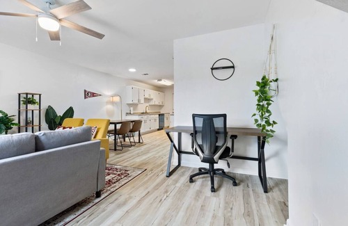 Griffin Heights House | Modern Townhouse Near FSU - Guest Rated 9.6/10 & Family-Friendly