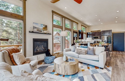 Truckee House | Modern Mountain Cabin with Fireplace & Family-Friendly Amenities