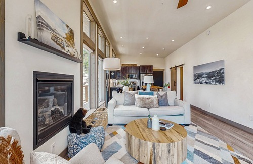 Truckee House | Modern Mountain Cabin with Fireplace & Family-Friendly Amenities