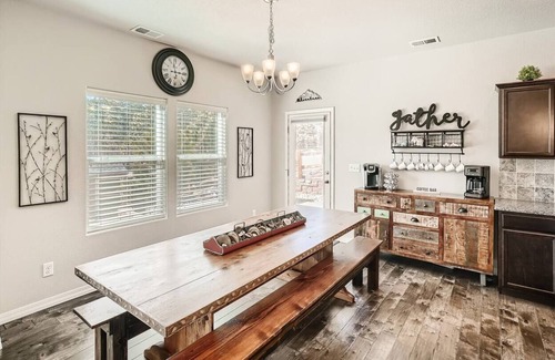 Woodmoor House | Relaxing Mountain Retreat Near Air Force Base with Spa & Pool