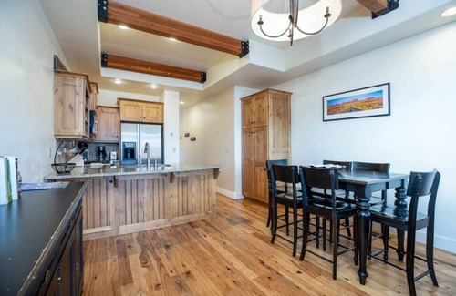 Kimball Junction House | New Mountain Retreat: Hot Tub, Views & Perfect Location!