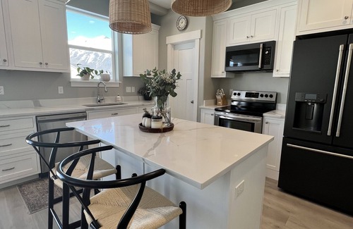 Springville House | Inviting Mountain Views with Family-Friendly Amenities