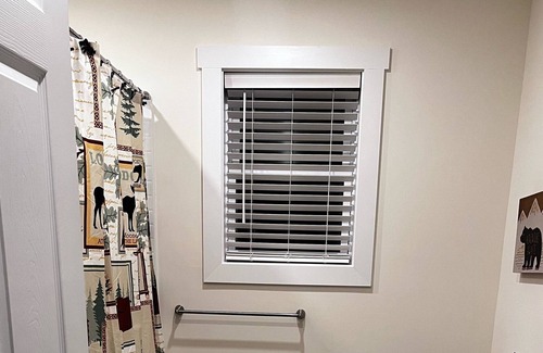 Jim Thorpe Ski Chalet | NEW! “MountainWoods" Family Chalet at Bear Creek Lakes, Beach, Lake, Pool, Ski!