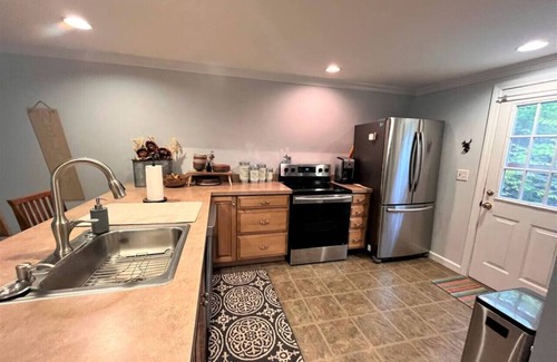 West Dover Ski Chalet | Mountain Retreat: Mt Snow Chalet with Privacy & Amenities