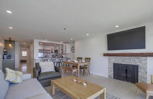 Crown Point Condo | NEW Murphy Bed+BIKES! Sail Bay - Bayfront+parking