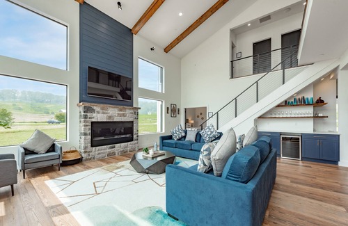 Waterfront Greens House | Escape to Namastay at the Lake: Relaxing Hot Tub & Views